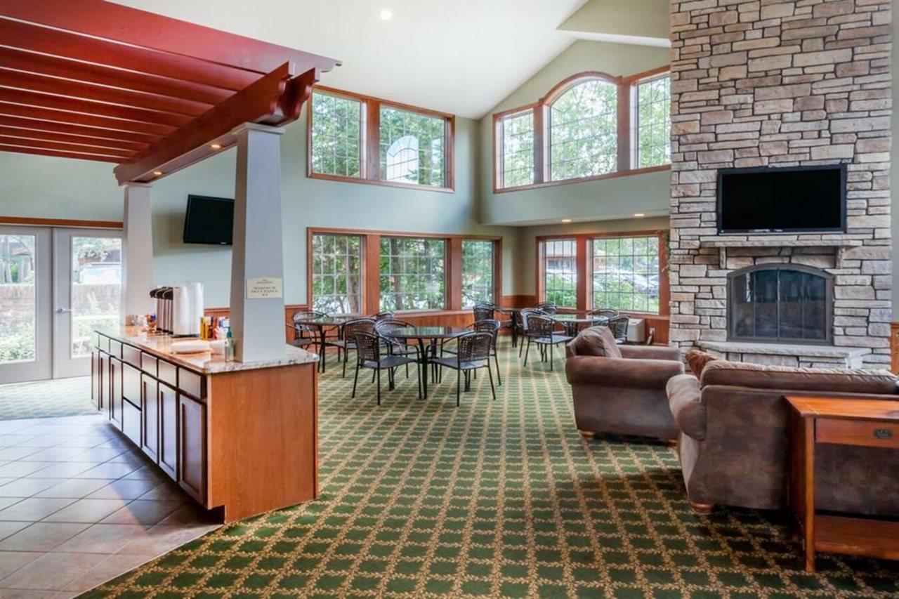 Howard Johnson By Wyndham Traverse City Exterior foto